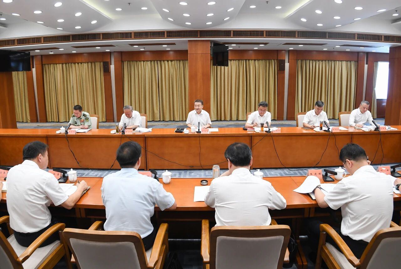 省委政法委員會第六次全體會議召開